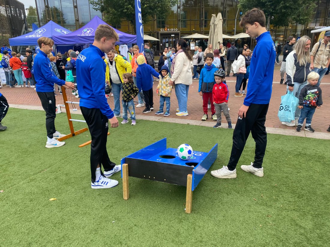 Det blir som vanlig gode aktiviteter i Asker sentrum når Asker Fotball og OBOS setter opp FanZone lørdag.