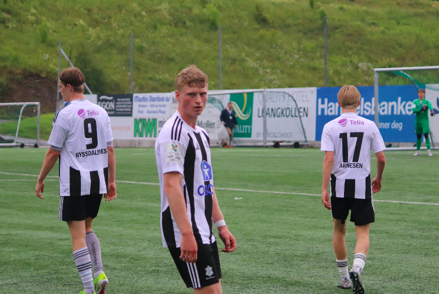 Matias sørget for at Asker gikk i ledelsen etter 20 minutter.