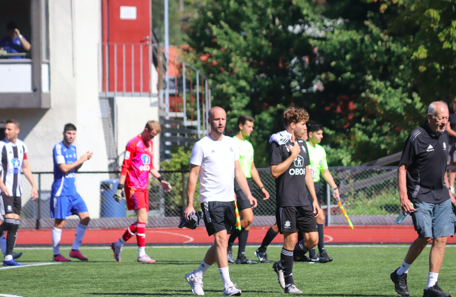 Bredal godt fornøyd med 3 poeng og seier i høstsesongens første kamp. Ved siden av Kasander Getz, som fikk sin offisielle debut søndag. Dernest Dag Sundby, som for lengst har debutert i Asker-sammenheng.